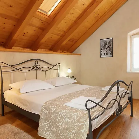 Mama - Traditional In Omis, Free Parking Apartament