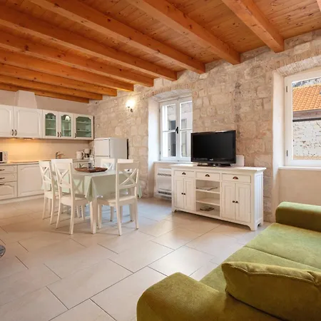 Mama - Traditional In Omis, Free Parking Apartament *