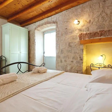 Apartament Mama - Traditional In Omis, Free Parking Omiš