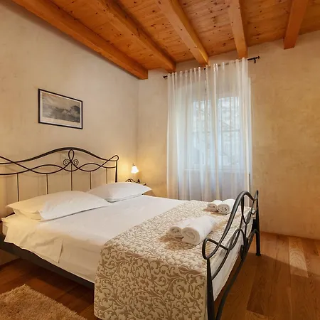 Mama - Traditional In Omis, Free Parking Apartament