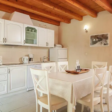 Mama - Traditional In Omis, Free Parking