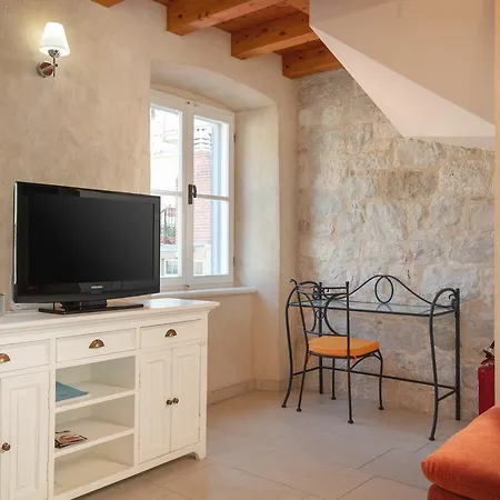 Mama - Traditional In Omis, Free Parking Apartament Omiš