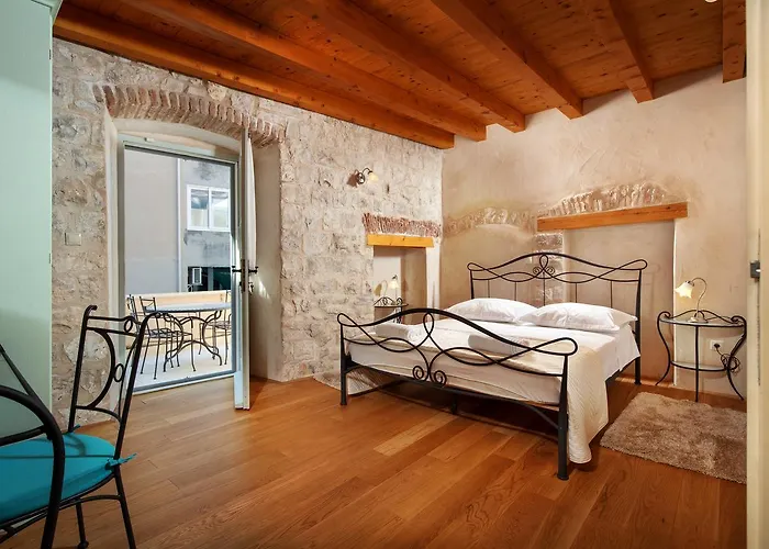 Mama - Traditional In Omis, Free Parking