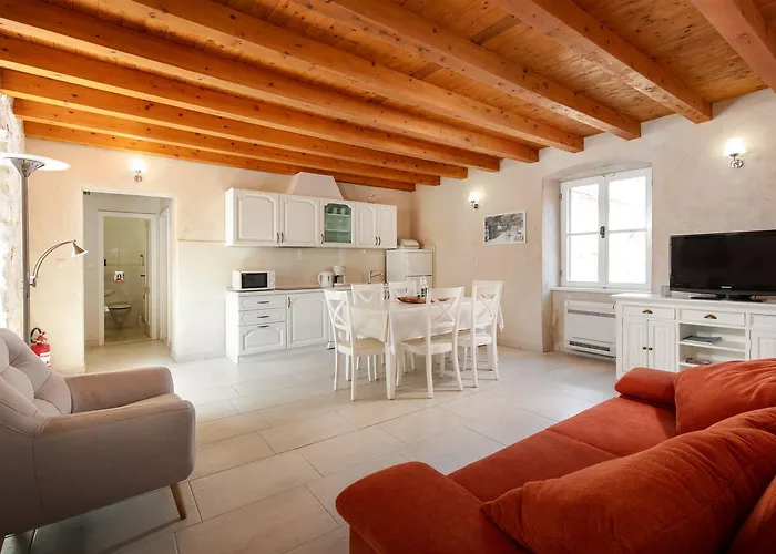 Appartement Mama - Traditional In Omis, Free Parking Omiš