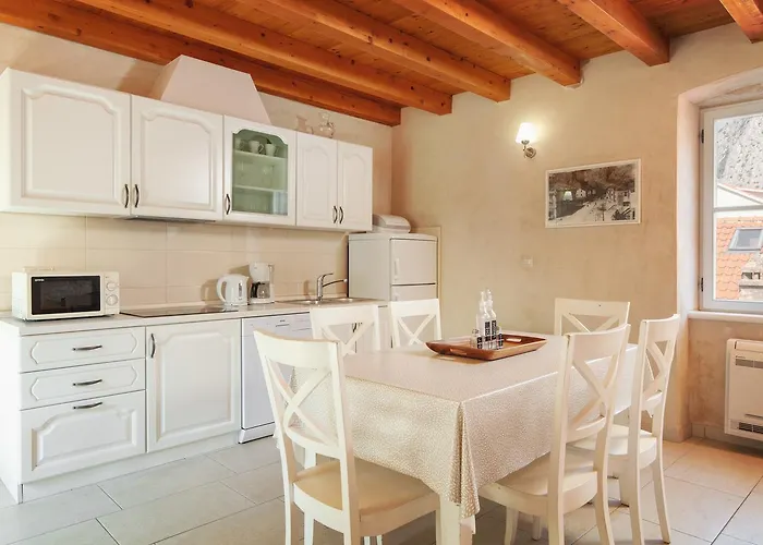 Mama - Traditional In Omis, Free Parking